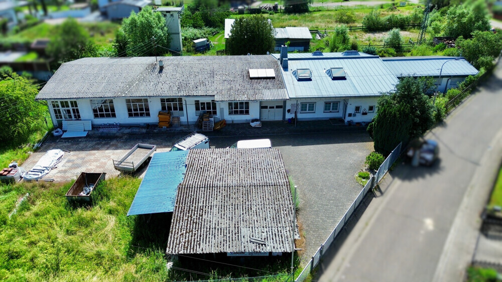 Wohnen & Arbeiten vereint – großzügiges Wohn- und Geschäftsanwesen mit Gewerbehalle in Eußerthal