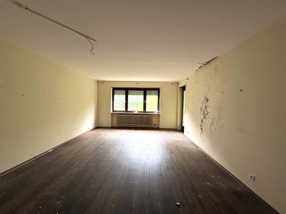 Großzügige 4-Zimmer-Wohnung mit Balkon, Garage & viel Potenzial in Landau