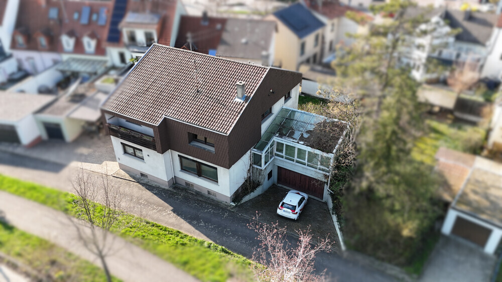 Großzügiges Einfamilienhaus als abgeschlossene Einheit in zentraler Lage von Wiesloch