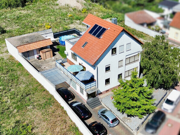 Großes Haus mit großem Grundstück und ruhiger Wohnlage
